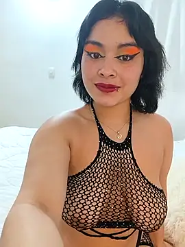 Snapshot of zoe_love18 chatting on 04.29.26 zoe love18 online show from 04.29.26