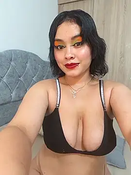 Snapshot of zoe_love18 chatting on 05.05.26 zoe love18 online show from 05.05.26