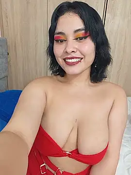Snapshot of zoe_love18 chatting on 05.17.26 zoe love18 online show from 05.17.26
