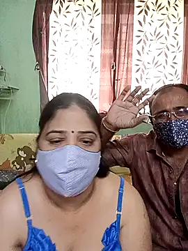 HoneyHush online show from 02.05.26