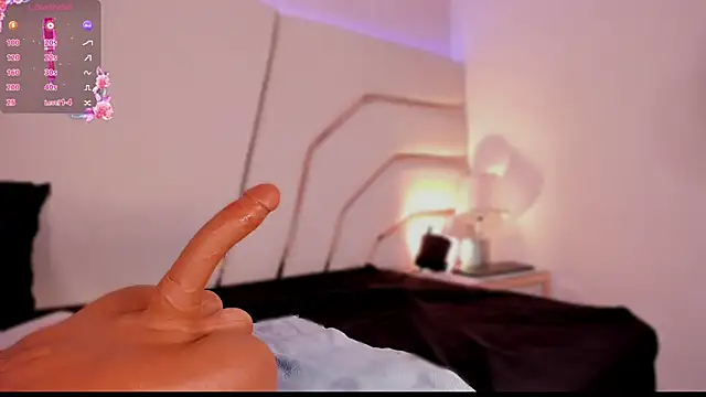 Snapshot of bela_palmer chatting on 03.10.26 bela palmer online show from 03.10.26