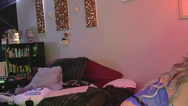 Alicethickpeach online show from 04.03.26