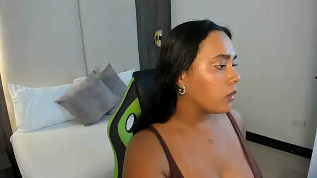 sophia solerr online show from 04.14.26