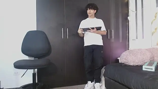 Snapshot of ian_smith_ chatting on 02.18.26 ian smith online show from 02.18.26