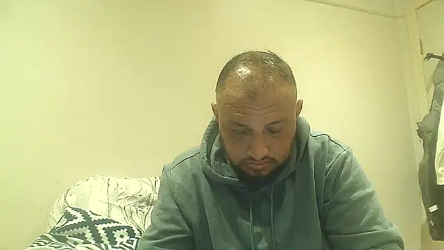 Snapshot of Und3rcntrol chatting on 03.27.26 Und3rcntrol online show from 03.27.26