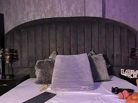 Snapshot of RED_VIOLETH chatting on 02.08.26 RED VIOLETH online show from 02.08.26