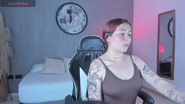 charlottee27  online show from 02.22.26