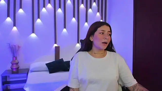 charlottee27  online show from 04.15.26