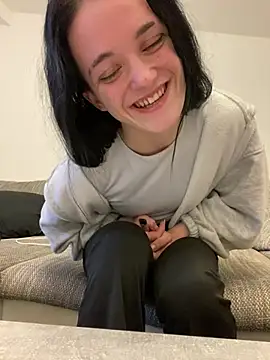 Snapshot of LeonieClaire chatting on 02.17.26 LeonieClaire online show from 02.17.26