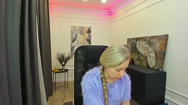 CharlotteKerti online show from 04.06.26