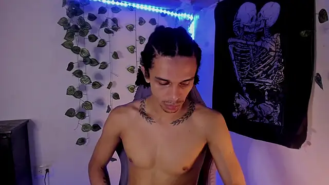 Snapshot of Aaron_Hopper chatting on 02.08.26 Aaron Hopper online show from 02.08.26