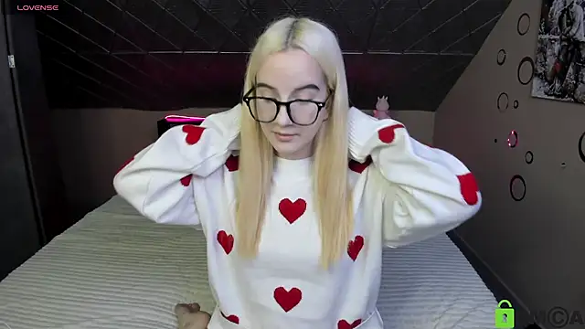 Naomi1Hinata online show from 04.17.26