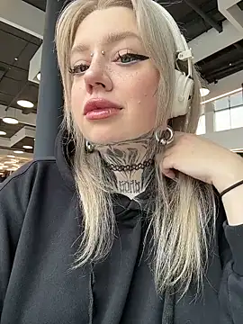 Snapshot of Chiibi chatting on 03.25.26 Chiibi online show from 03.25.26