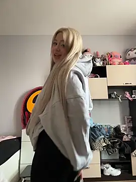 Snapshot of Chiibi chatting on 03.31.26 Chiibi online show from 03.31.26