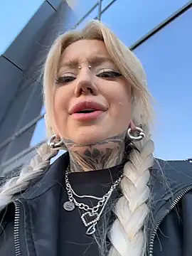 Snapshot of Chiibi chatting on 04.01.26 Chiibi online show from 04.01.26