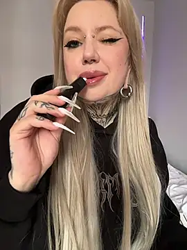 Snapshot of Chiibi chatting on 04.06.26 Chiibi online show from 04.06.26