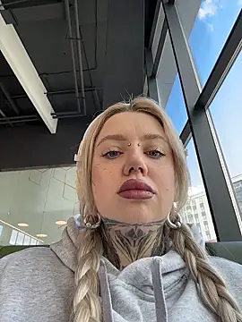 Snapshot of Chiibi chatting on 04.13.26 Chiibi online show from 04.13.26