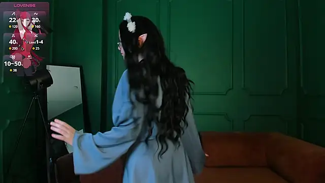 Crystal lovley online show from 02.05.26