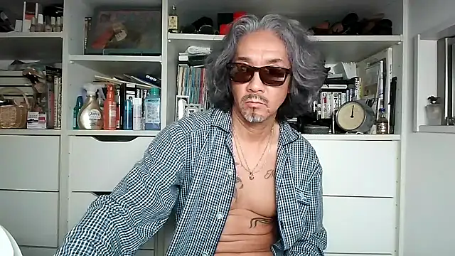 Snapshot of MtaS1 chatting on 06.18.26 MtaS1 online show from 06.18.26