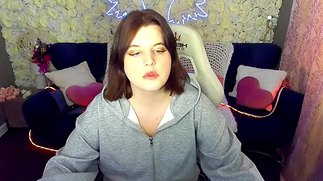 Snapshot of KristiFoxy chatting on 03.24.26 KristiFoxy online show from 03.24.26