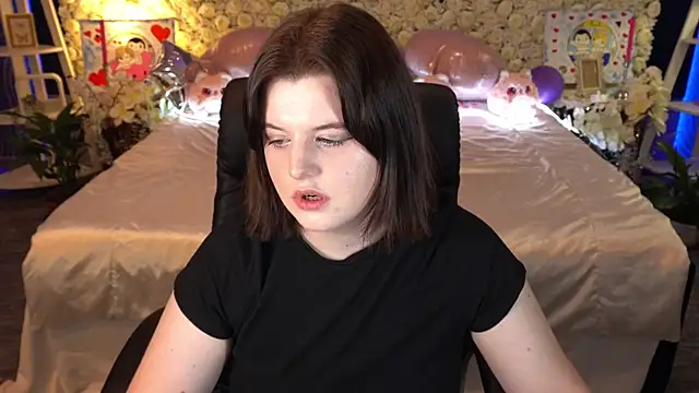 Snapshot of KristiFoxy chatting on 03.26.26 KristiFoxy online show from 03.26.26