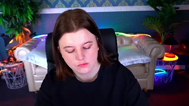 Snapshot of KristiFoxy chatting on 04.13.26 KristiFoxy online show from 04.13.26