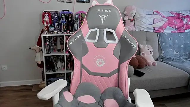 MollysLand online show from 03.27.26