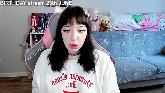 MollysLand online show from 06.16.26