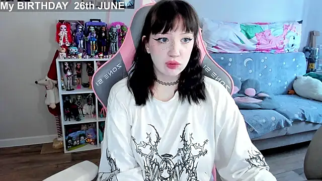 MollysLand online show from 06.22.26