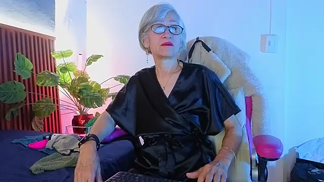 Snapshot of miss_monserrate01 chatting on 02.13.26 miss monserrate01 online show from 02.13.26