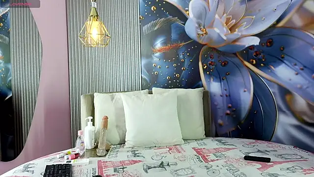 Snapshot of rouxinferno_cr chatting on 03.25.26 rouxinferno cr online show from 03.25.26