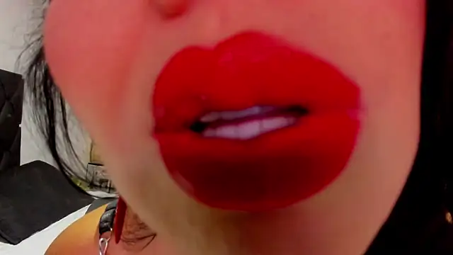 Snapshot of LINDA_BLER chatting on 04.12.26 LINDA BLER online show from 04.12.26