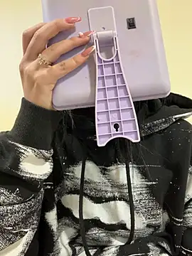 Sara Fernandez  online show from 02.26.26