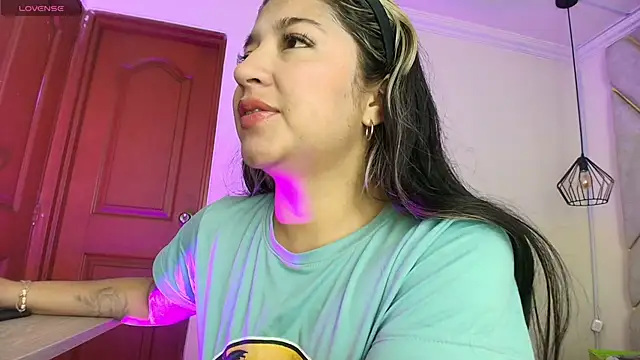 Dahiana Dmour  online show from 04.15.26