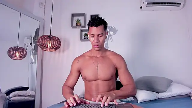 Snapshot of Royland_Vega chatting on 02.06.26 Royland Vega online show from 02.06.26