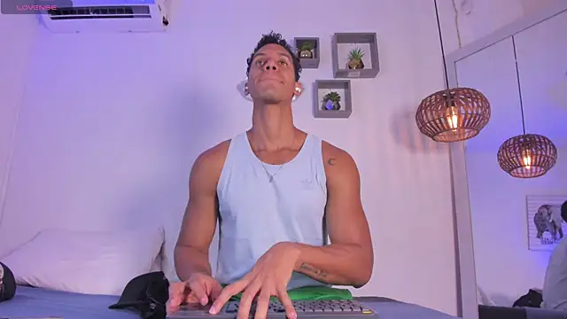 Snapshot of Royland_Vega chatting on 03.03.26 Royland Vega online show from 03.03.26