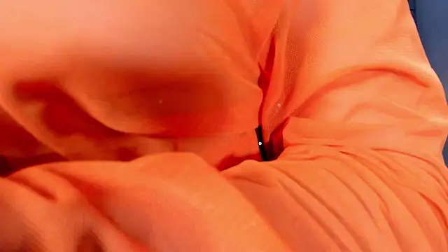 MiaWolton online show from 04.10.26