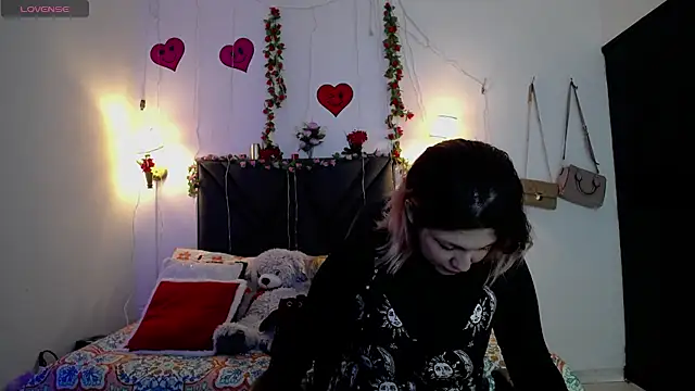 Snapshot of Sharma_Amayra chatting on 04.21.26 Sharma Amayra online show from 04.21.26