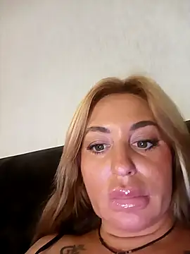 MiaMooly online show from 10.13.25