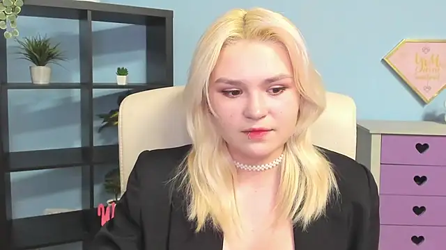 Snapshot of SweetLilyxo chatting on 02.14.26 SweetLilyxo online show from 02.14.26