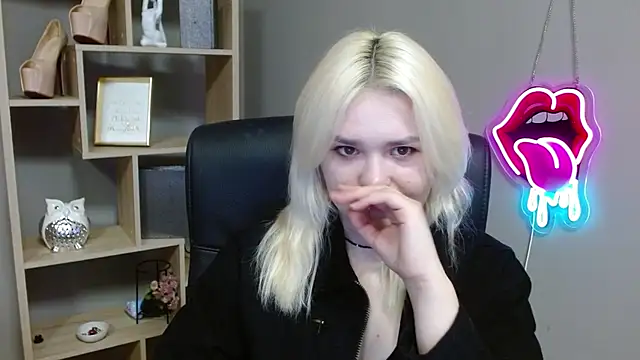 Snapshot of SweetLilyxo chatting on 02.23.26 SweetLilyxo online show from 02.23.26