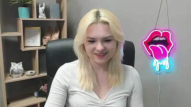 Snapshot of SweetLilyxo chatting on 02.28.26 SweetLilyxo online show from 02.28.26