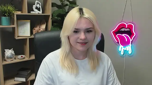 Snapshot of SweetLilyxo chatting on 03.10.26 SweetLilyxo online show from 03.10.26