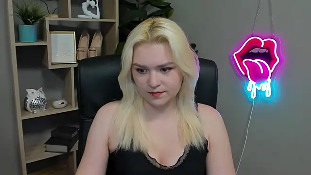 Snapshot of SweetLilyxo chatting on 03.30.26 SweetLilyxo online show from 03.30.26