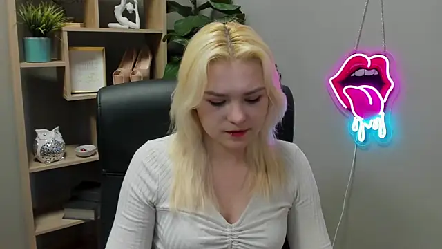 Snapshot of SweetLilyxo chatting on 03.31.26 SweetLilyxo online show from 03.31.26