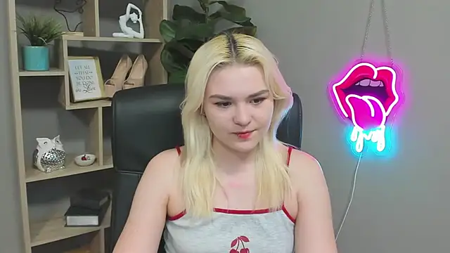 Snapshot of SweetLilyxo chatting on 04.11.26 SweetLilyxo online show from 04.11.26