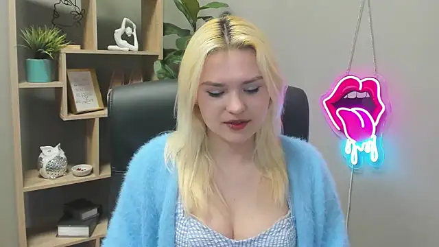 Snapshot of SweetLilyxo chatting on 04.16.26 SweetLilyxo online show from 04.16.26