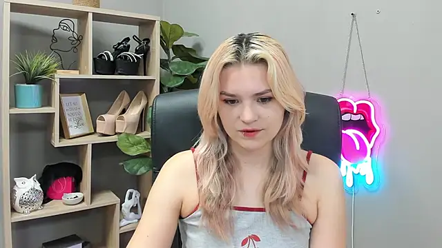 Snapshot of SweetLilyxo chatting on 07.21.26 SweetLilyxo online show from 07.21.26