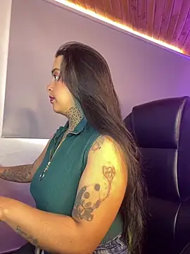 Snapshot of Annie_Alicee chatting on 03.05.26 Annie Alicee online show from 03.05.26