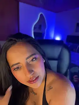 Snapshot of Annie_Alicee chatting on 04.09.26 Annie Alicee online show from 04.09.26